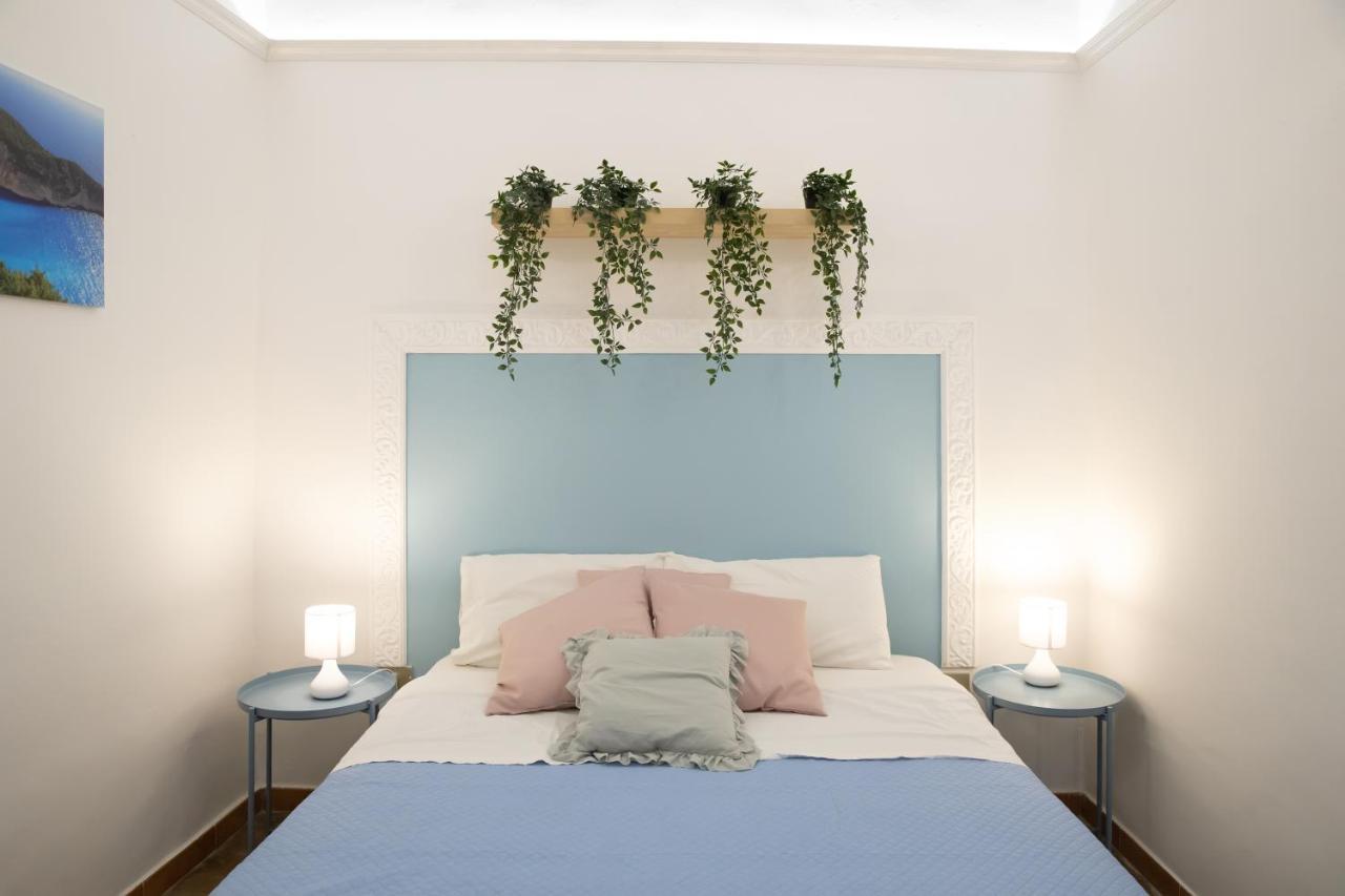 Voila Rooms Guest House Terrasini Kültér fotó