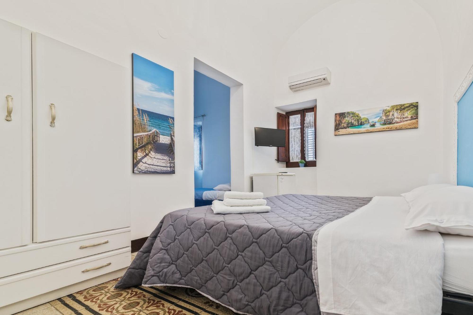 Voila Rooms Guest House Terrasini Kültér fotó
