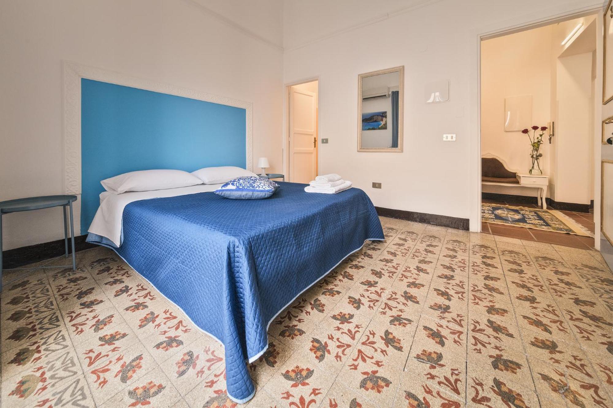 Voila Rooms Guest House Terrasini Kültér fotó
