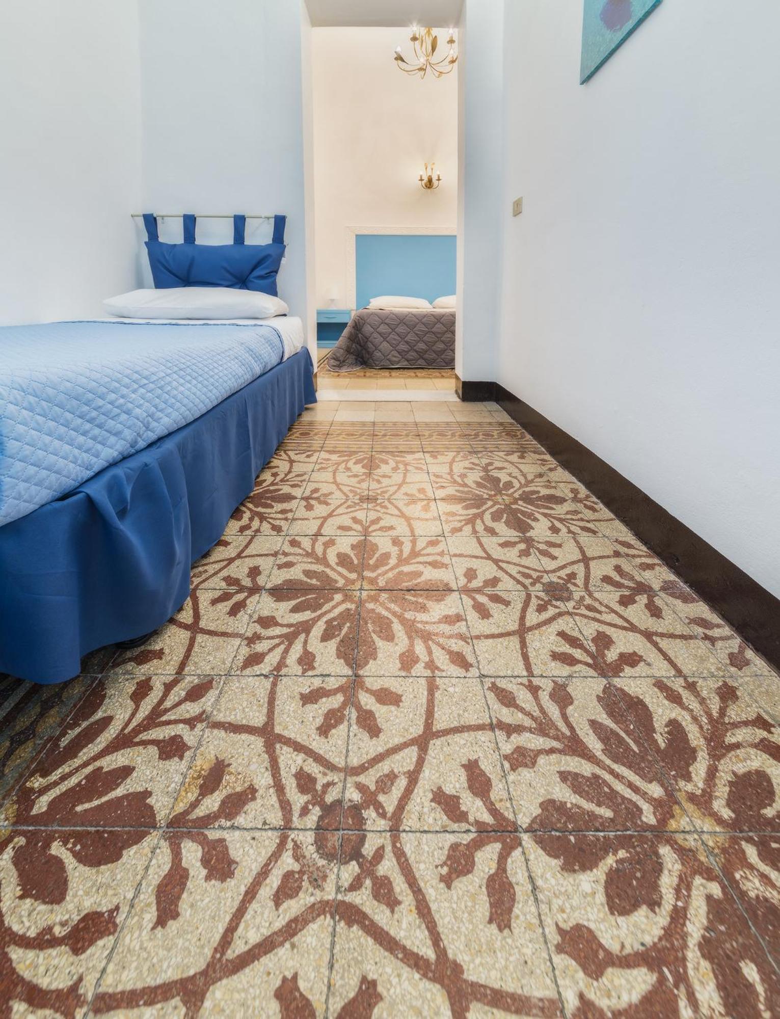Voila Rooms Guest House Terrasini Kültér fotó