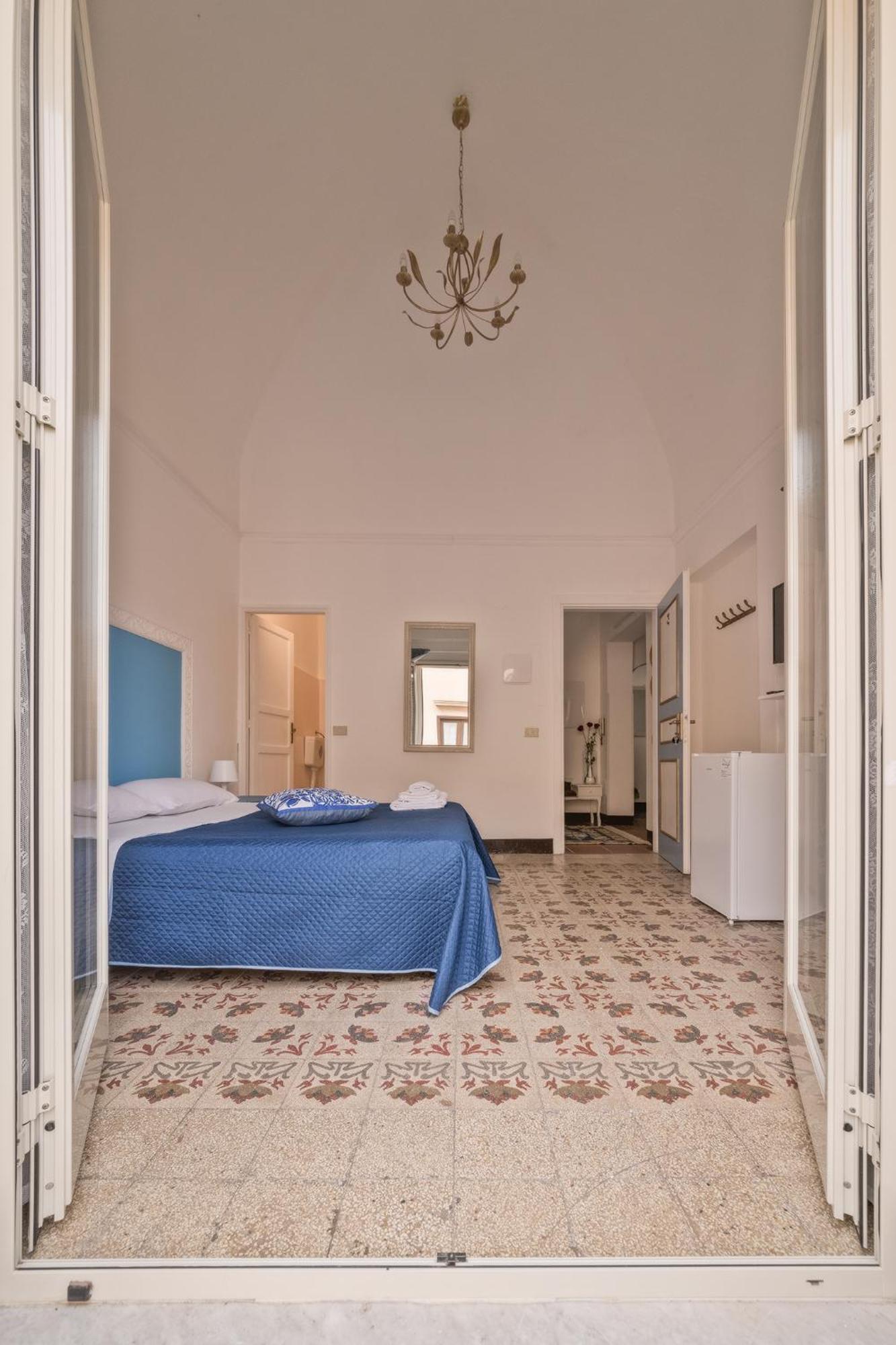 Voila Rooms Guest House Terrasini Kültér fotó