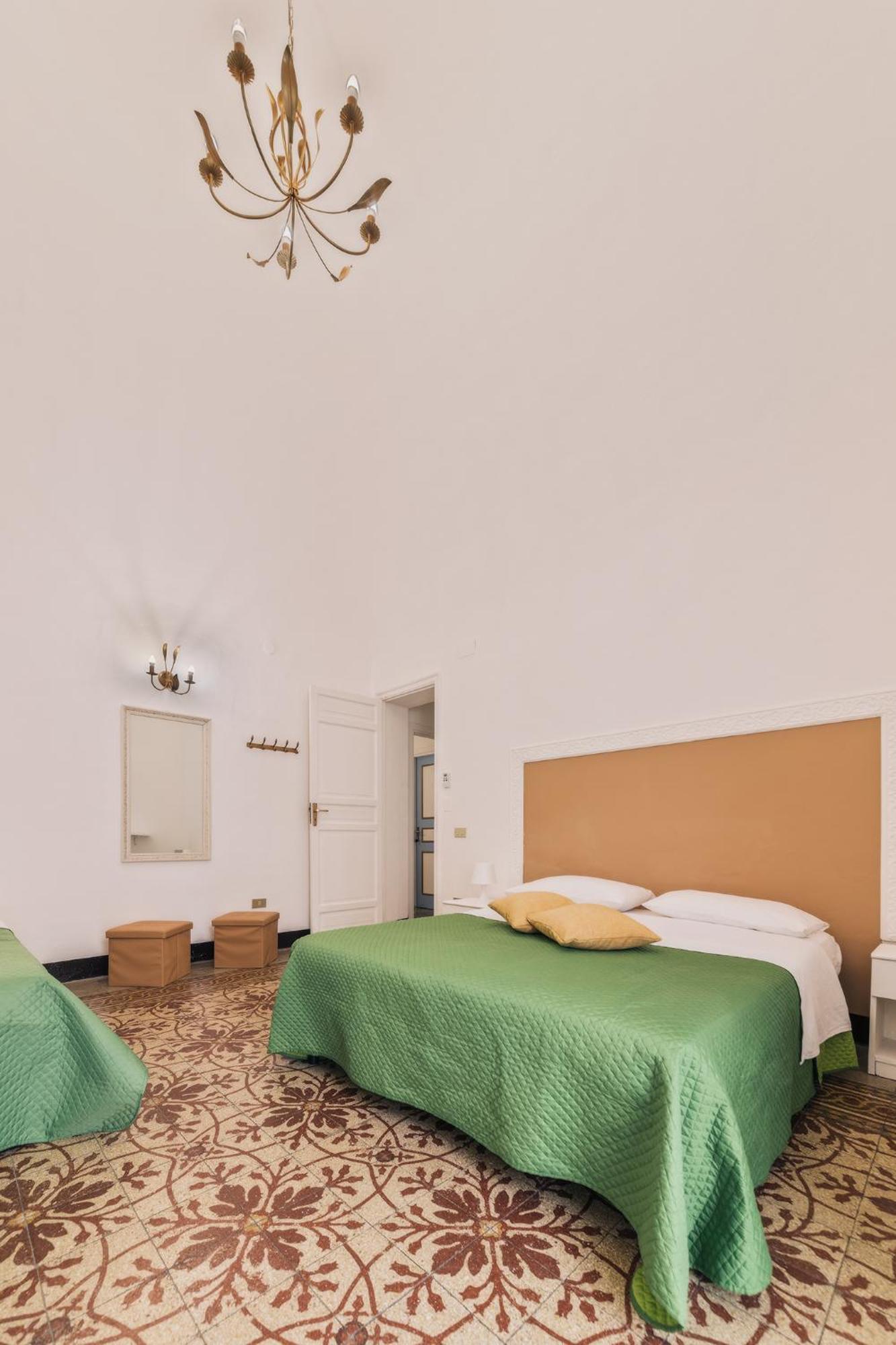 Voila Rooms Guest House Terrasini Kültér fotó