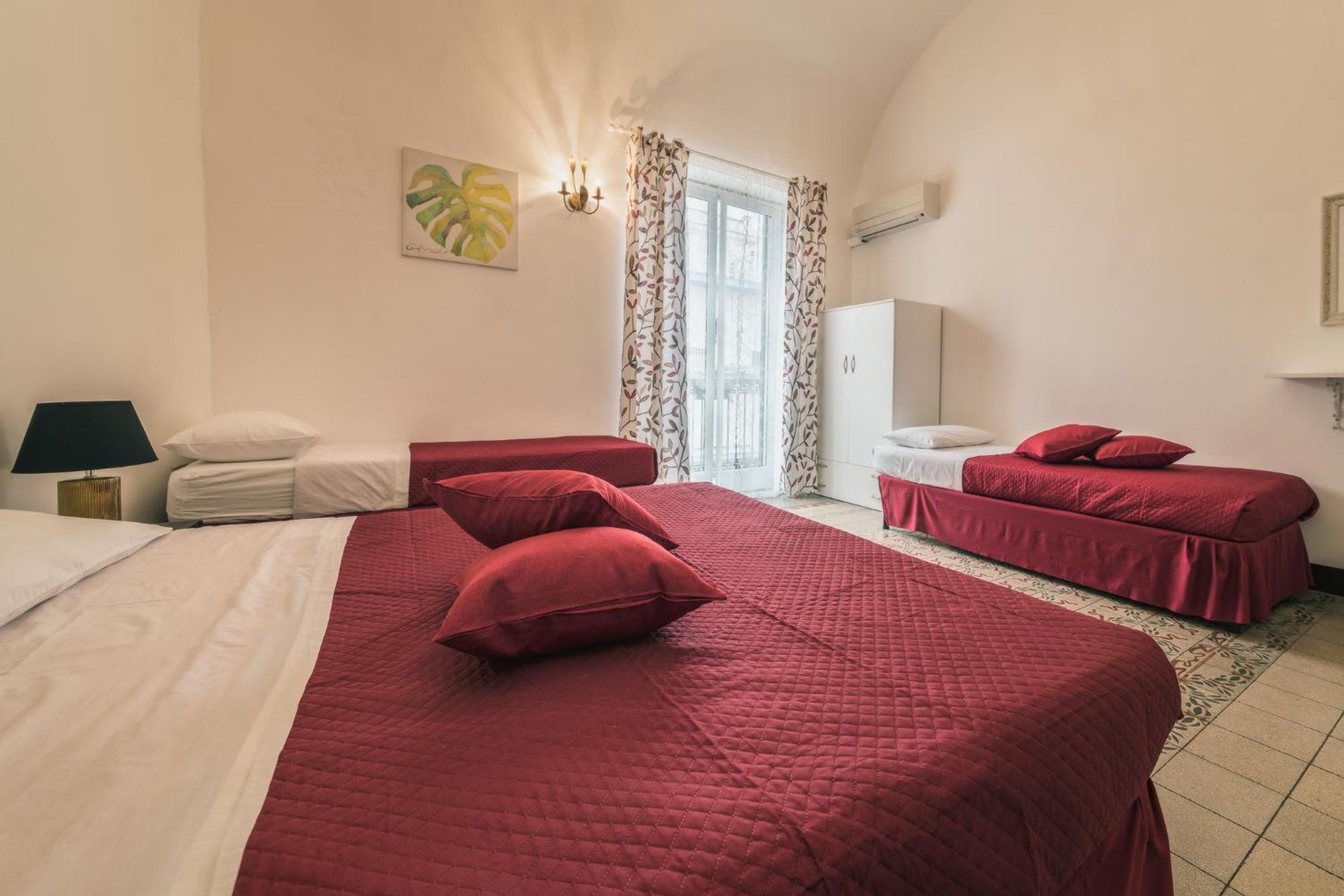 Voila Rooms Guest House Terrasini Kültér fotó
