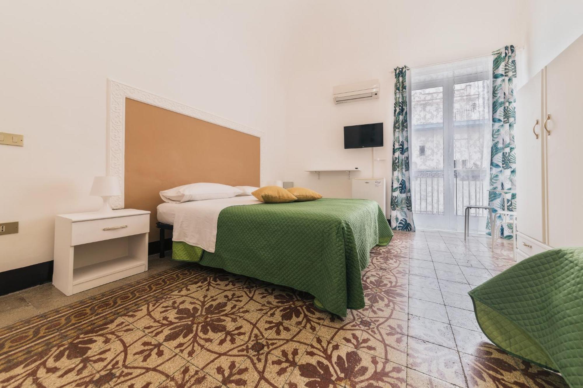Voila Rooms Guest House Terrasini Kültér fotó