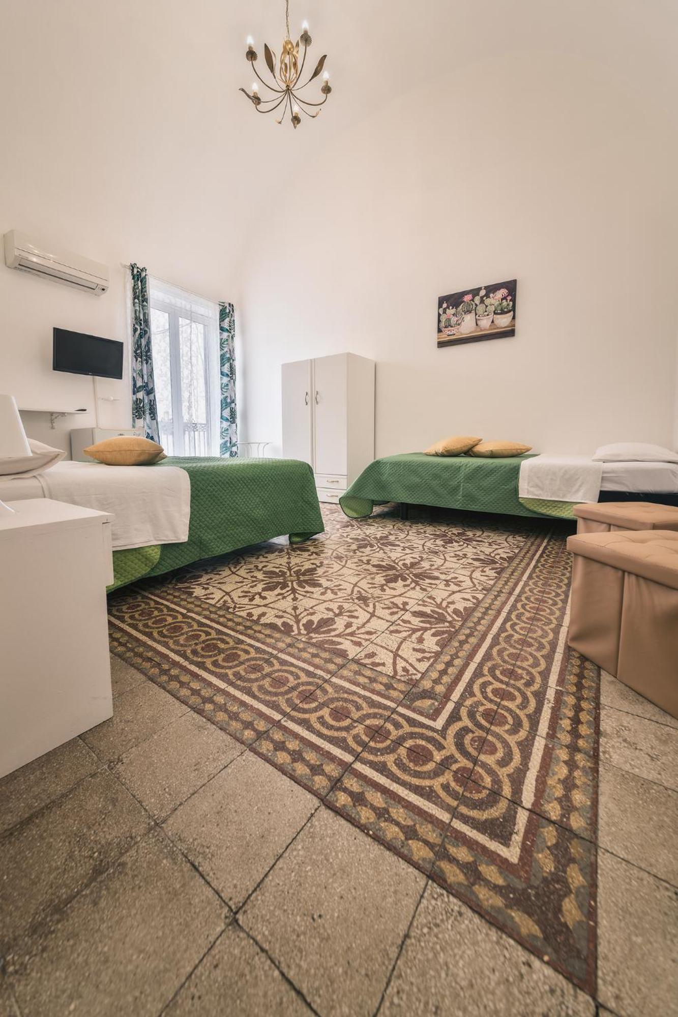 Voila Rooms Guest House Terrasini Kültér fotó