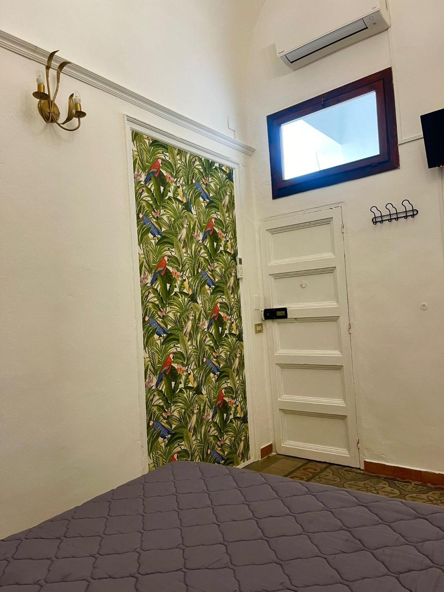 Voila Rooms Guest House Terrasini Kültér fotó